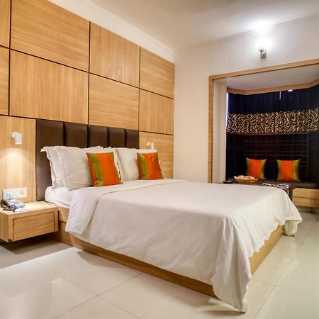 Roland Hotel Калькутта Экстерьер фото