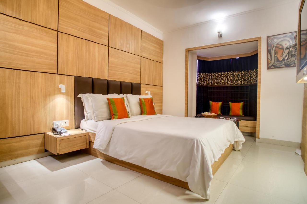 Roland Hotel Калькутта Экстерьер фото
