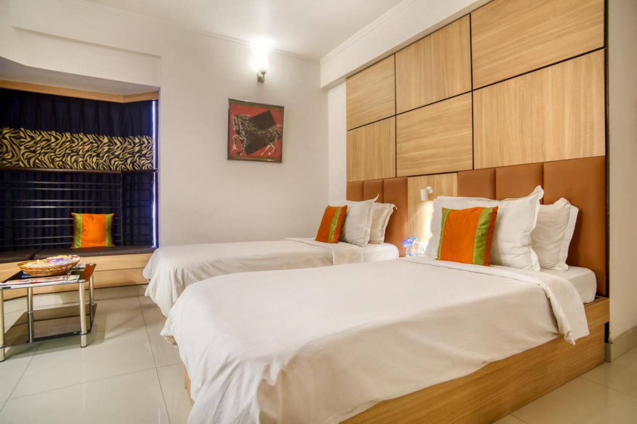 Roland Hotel Калькутта Экстерьер фото
