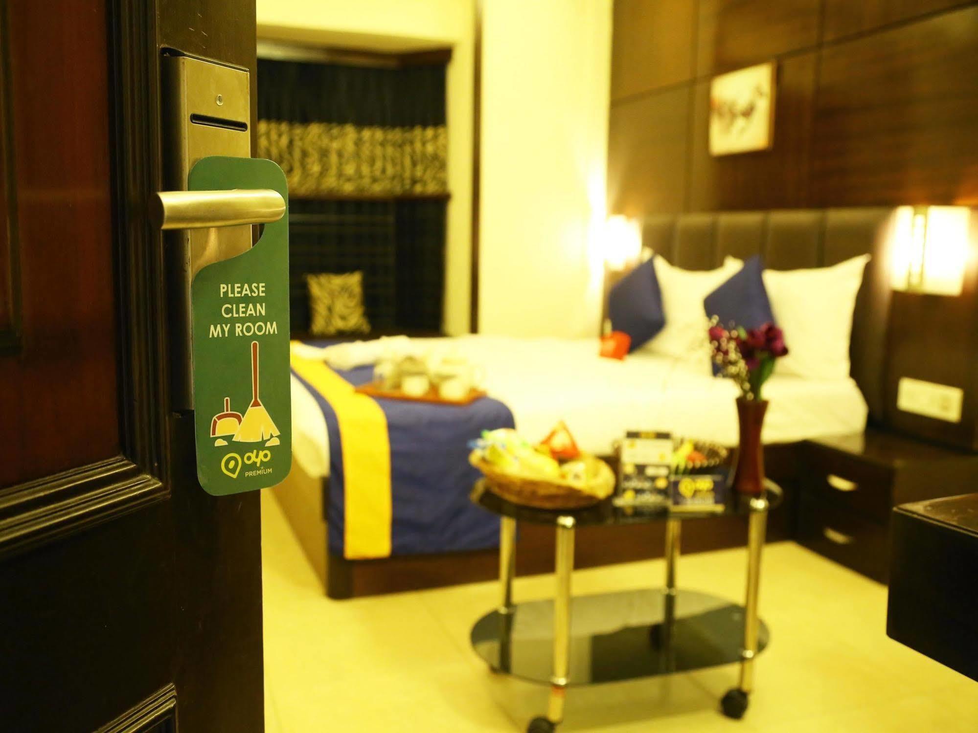 Roland Hotel Калькутта Экстерьер фото