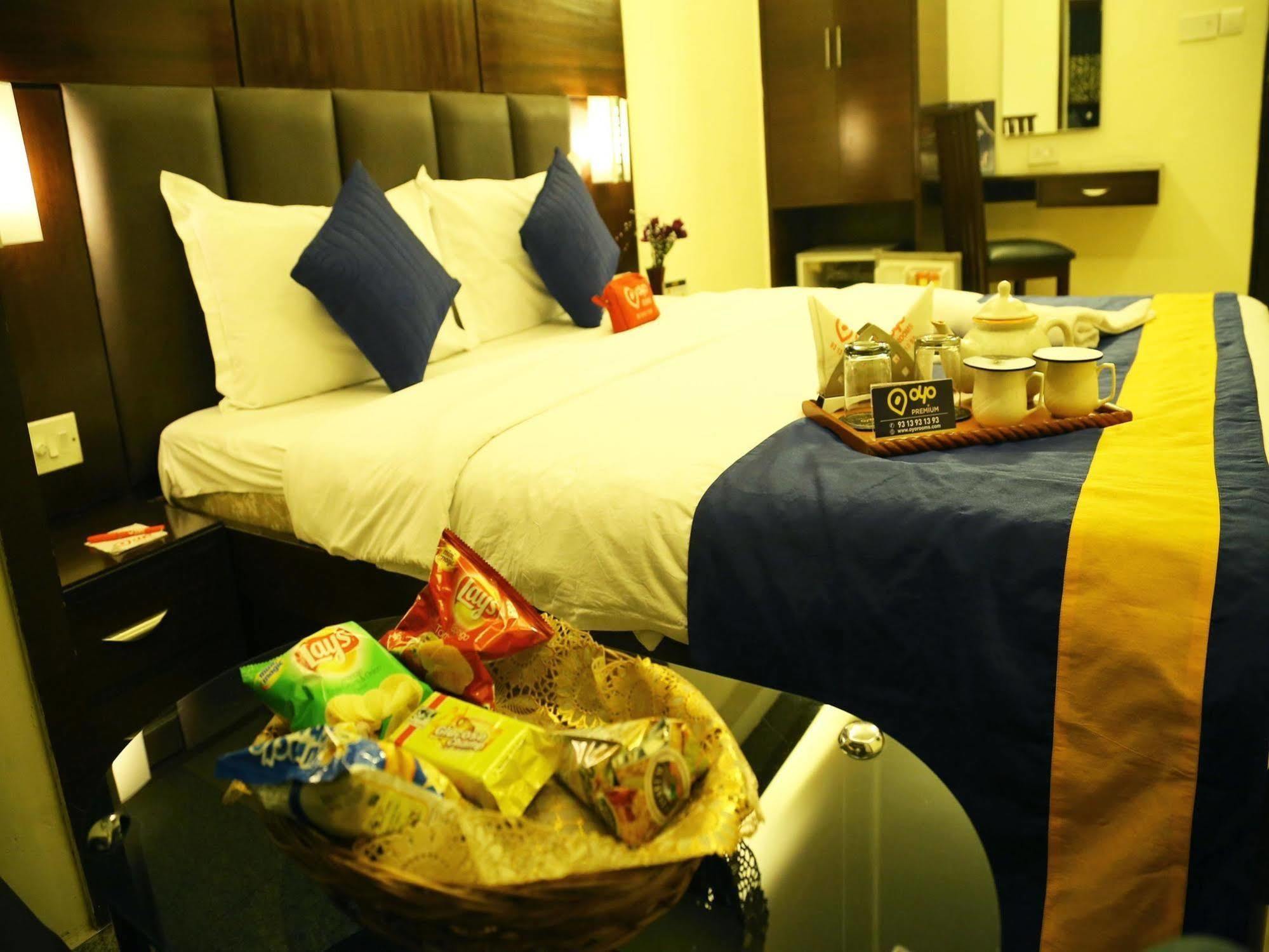 Roland Hotel Калькутта Экстерьер фото