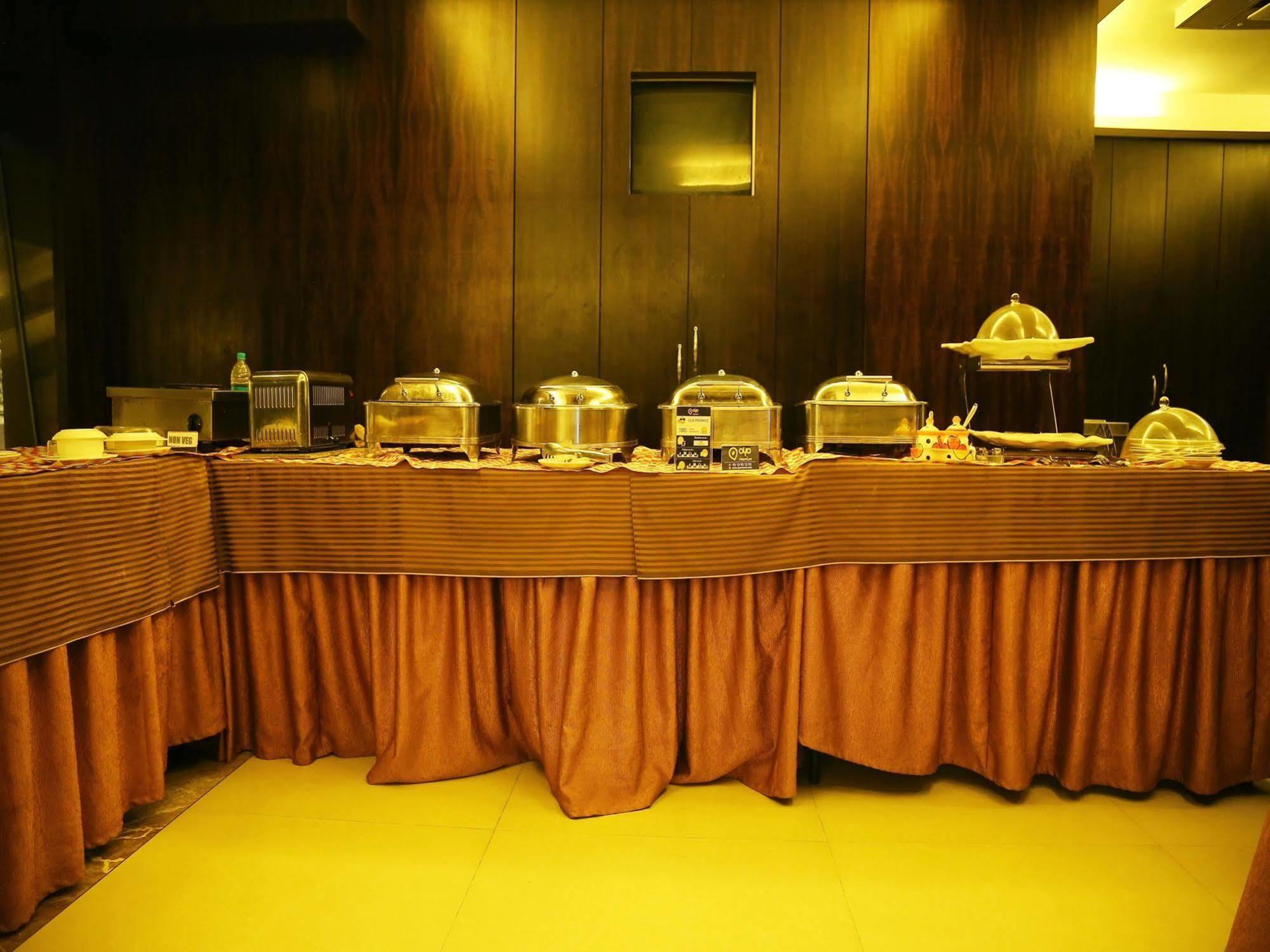 Roland Hotel Калькутта Экстерьер фото