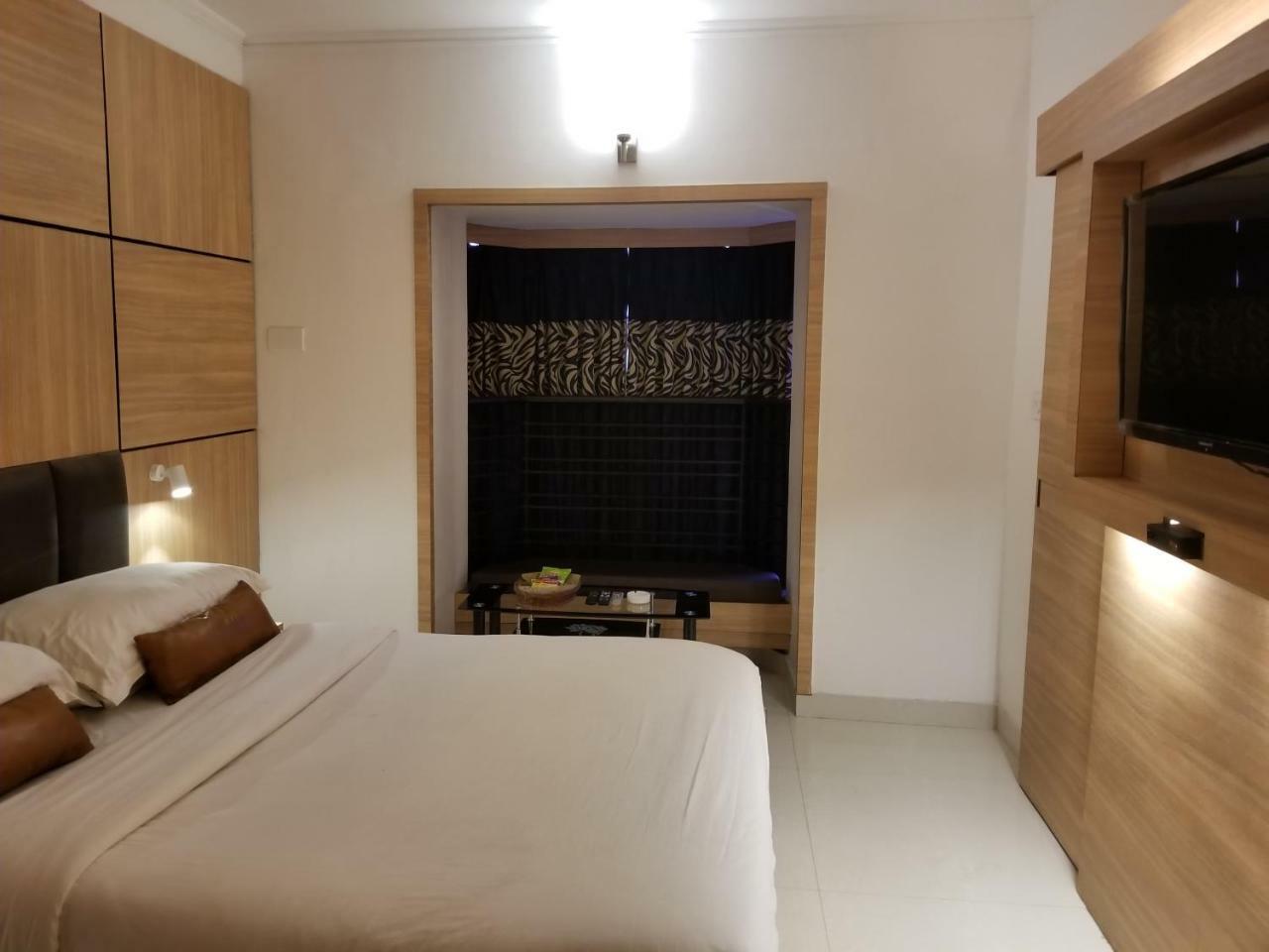Roland Hotel Калькутта Экстерьер фото