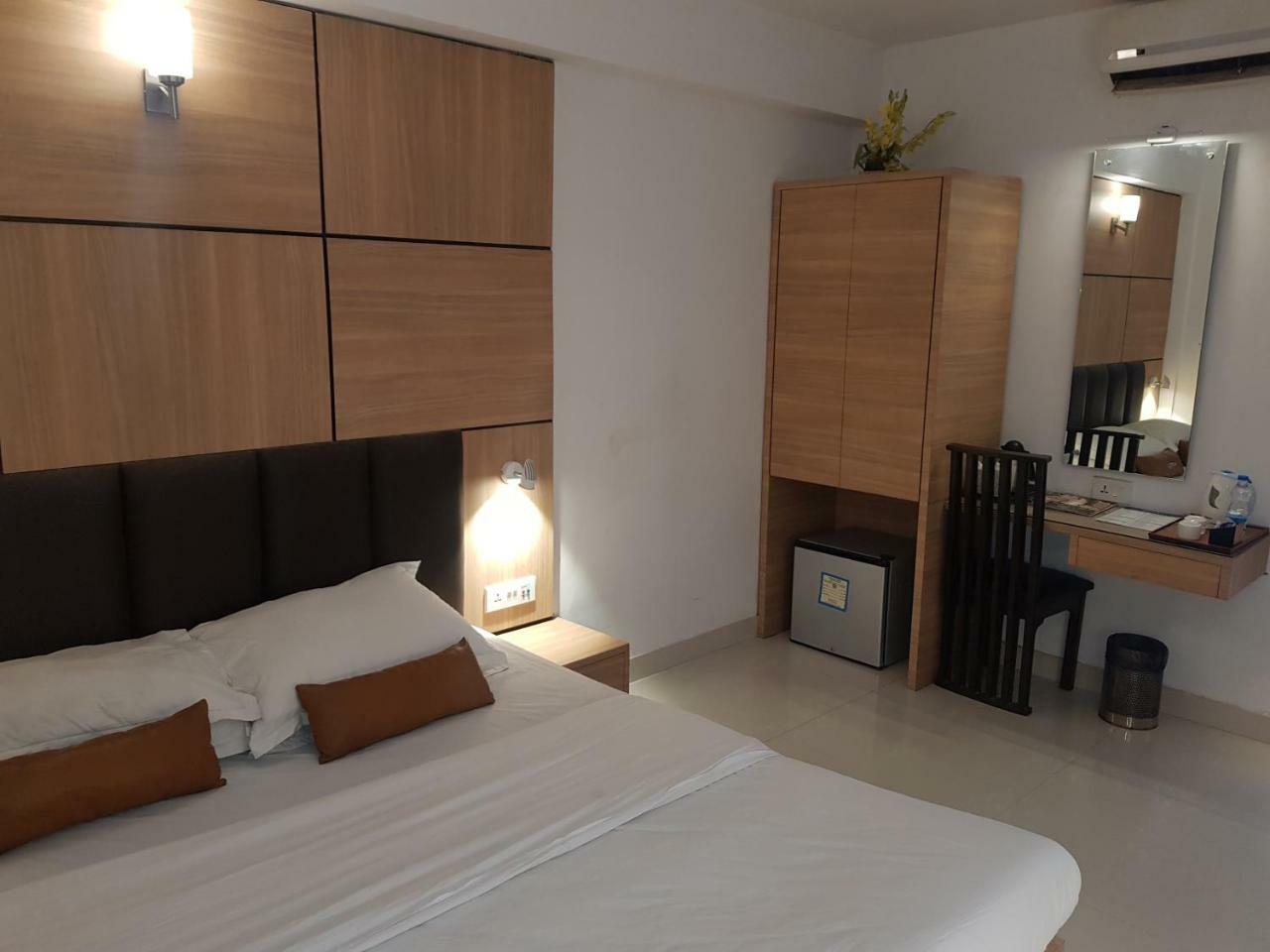 Roland Hotel Калькутта Экстерьер фото