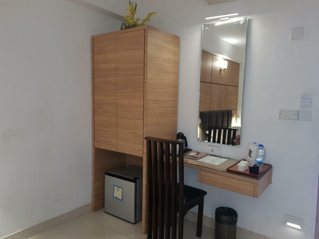 Roland Hotel Калькутта Экстерьер фото