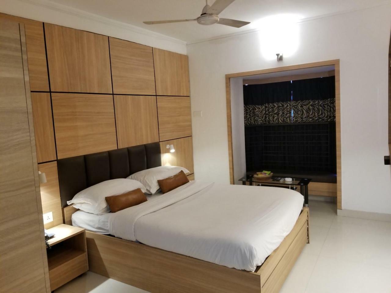 Roland Hotel Калькутта Экстерьер фото