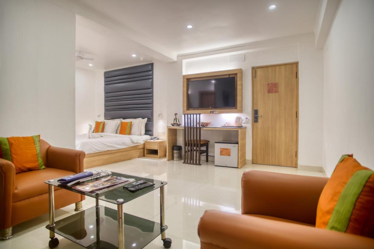Roland Hotel Калькутта Экстерьер фото