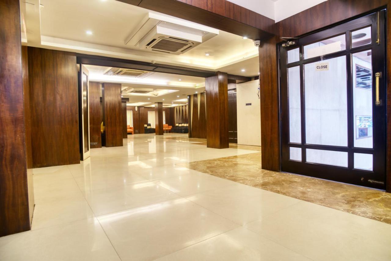 Roland Hotel Калькутта Экстерьер фото